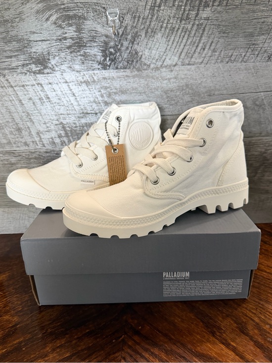 Palladium Shoes - NIB Women’s Palladium Pampa Hi White Canvas Lug Sole Chunky Sneaker Sz 6.5